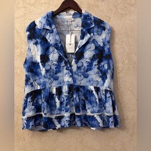 Cupio  Sleeveless Floral Blouse(Bust 44”Length 23”)